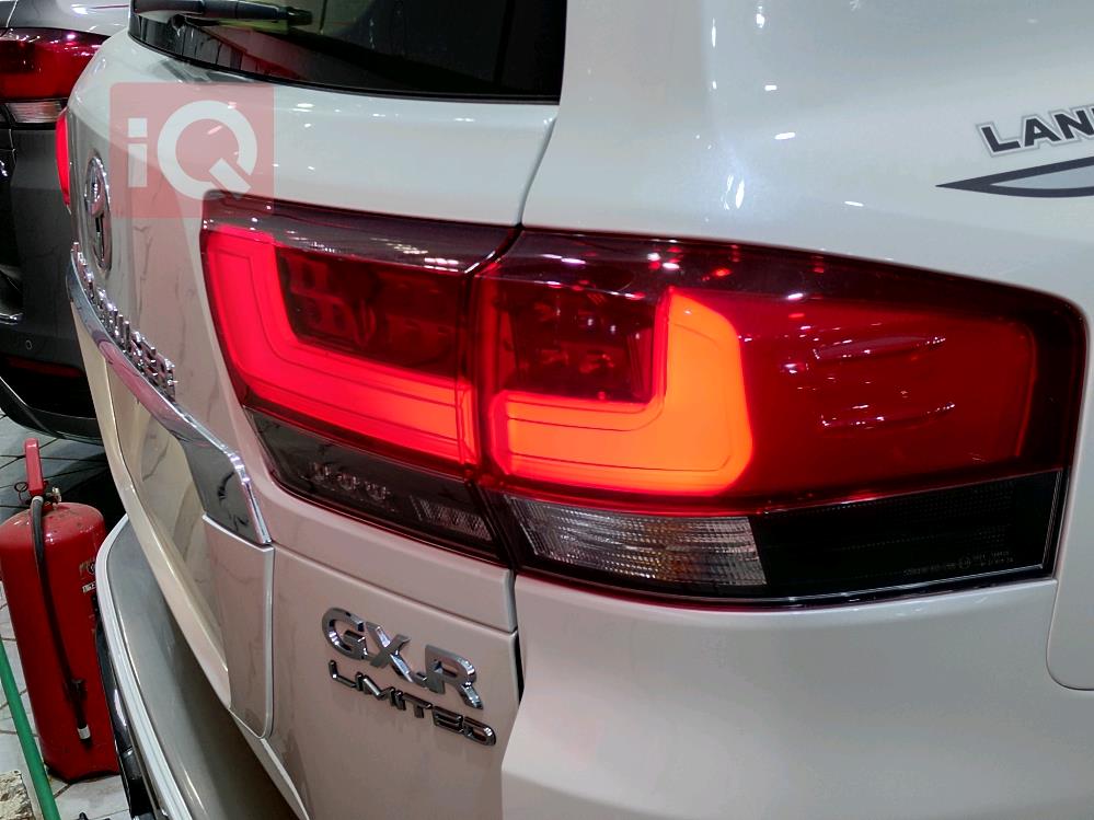 تۆیۆتا لاند کروزەر